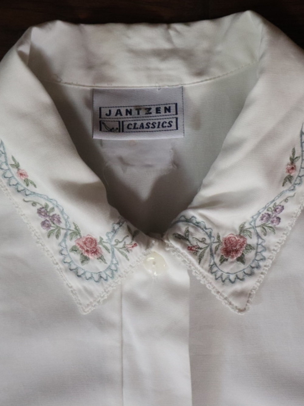 Vintage Jantzen White Short Sleeve Blouse with Embroidered Collar - Picture 3 of 7